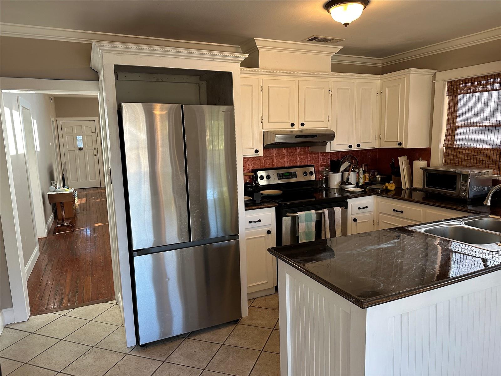 1308 E FRIERSON AVE — photo 12