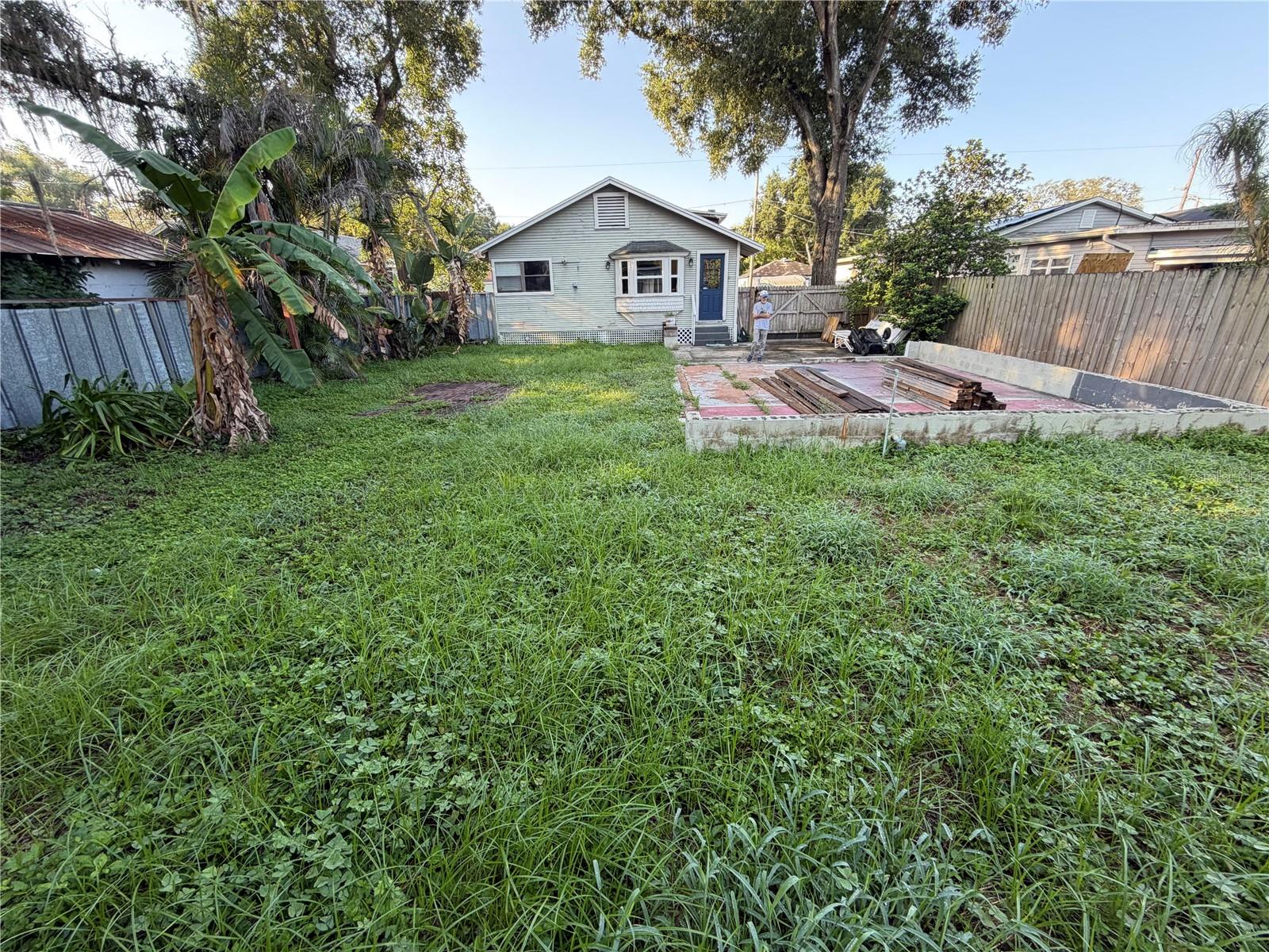 1308 E FRIERSON AVE — photo 21