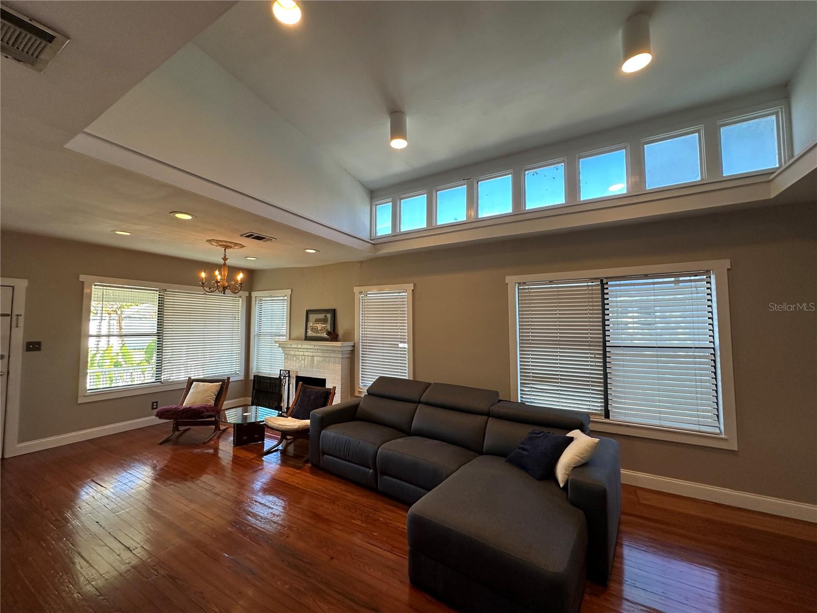 1308 E FRIERSON AVE — photo 6