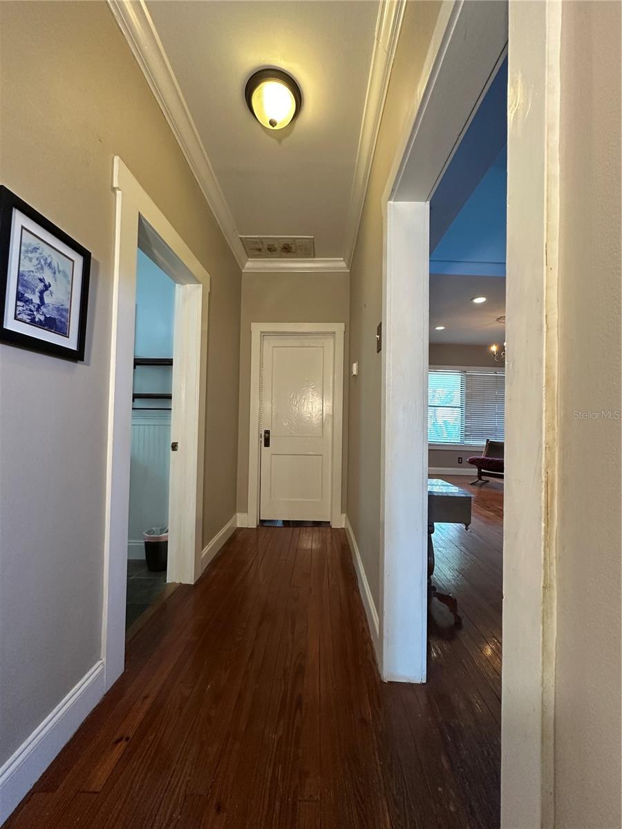 1308 E FRIERSON AVE — photo 5