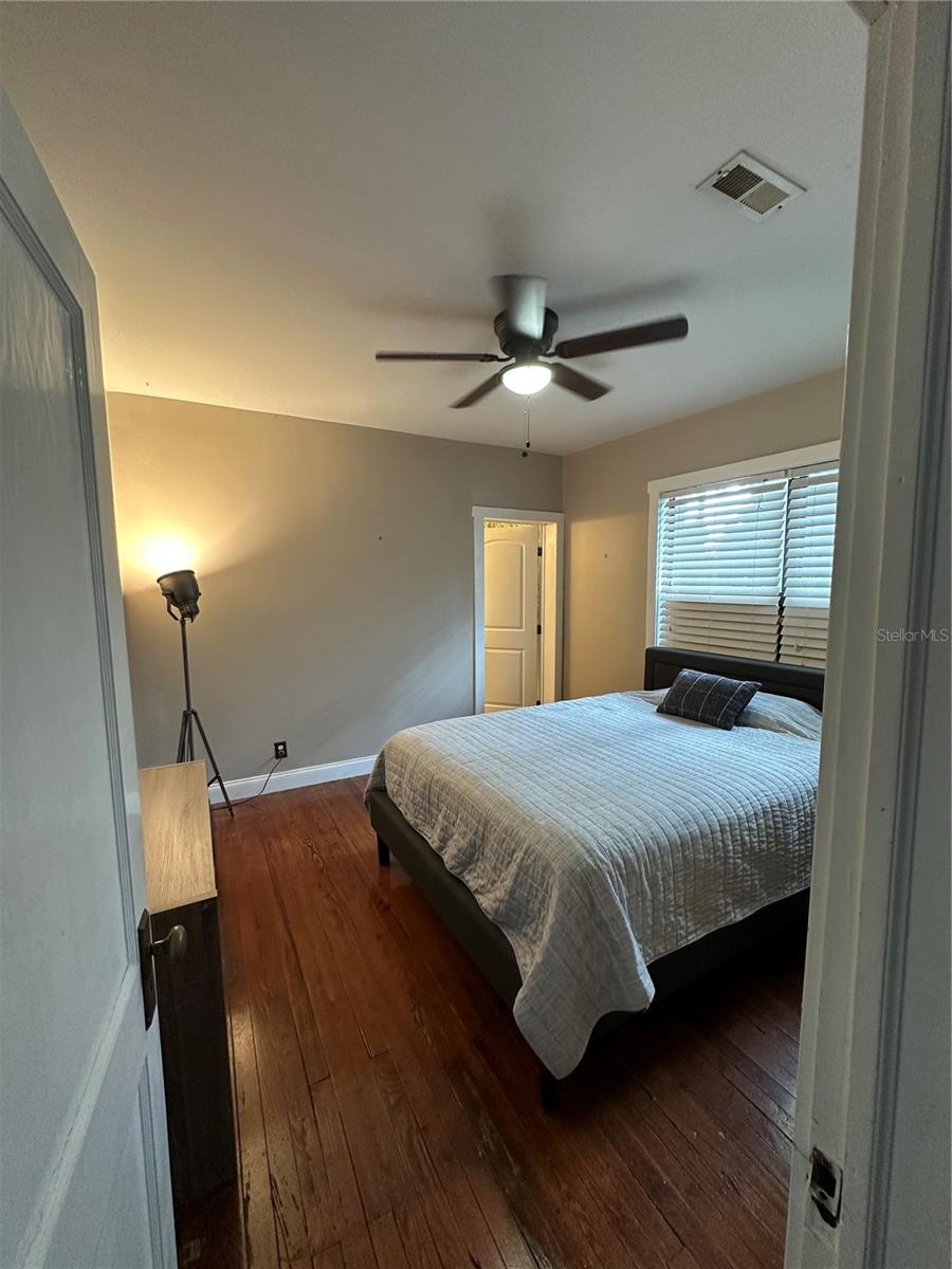 1308 E FRIERSON AVE — photo 25