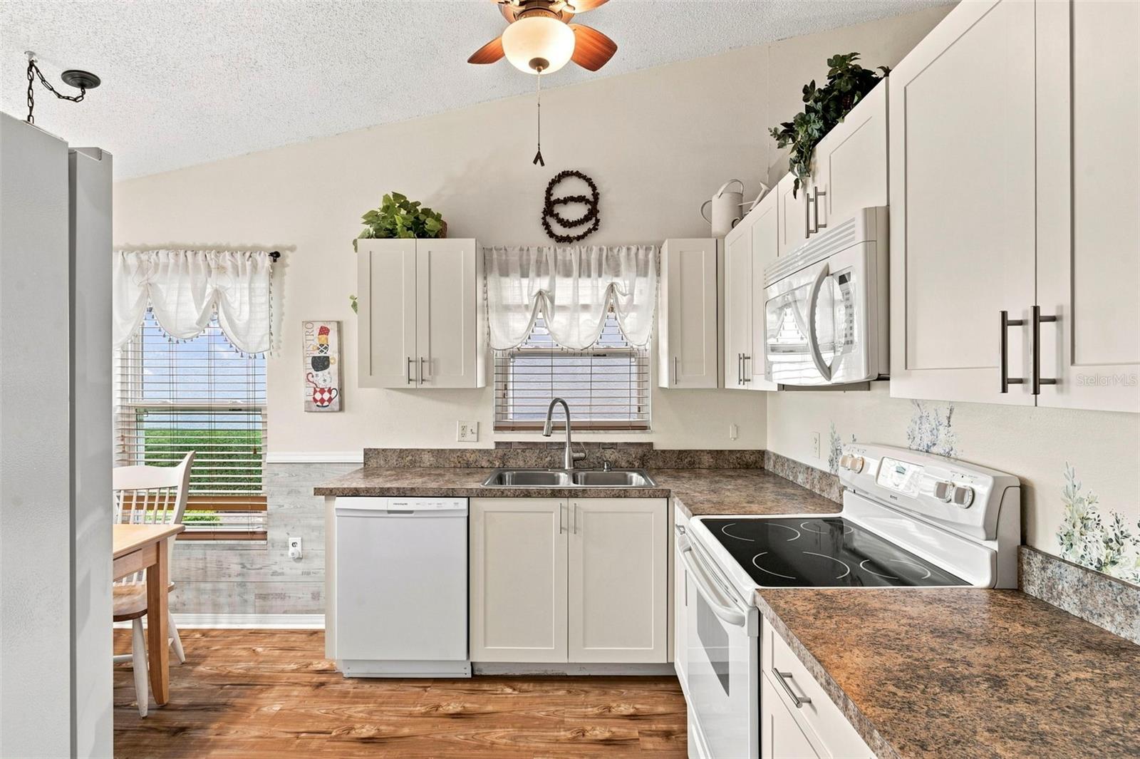 7637 BALHARBOUR DR — photo 13