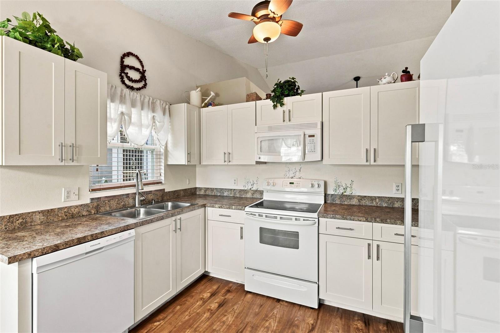 7637 BALHARBOUR DR — photo 15