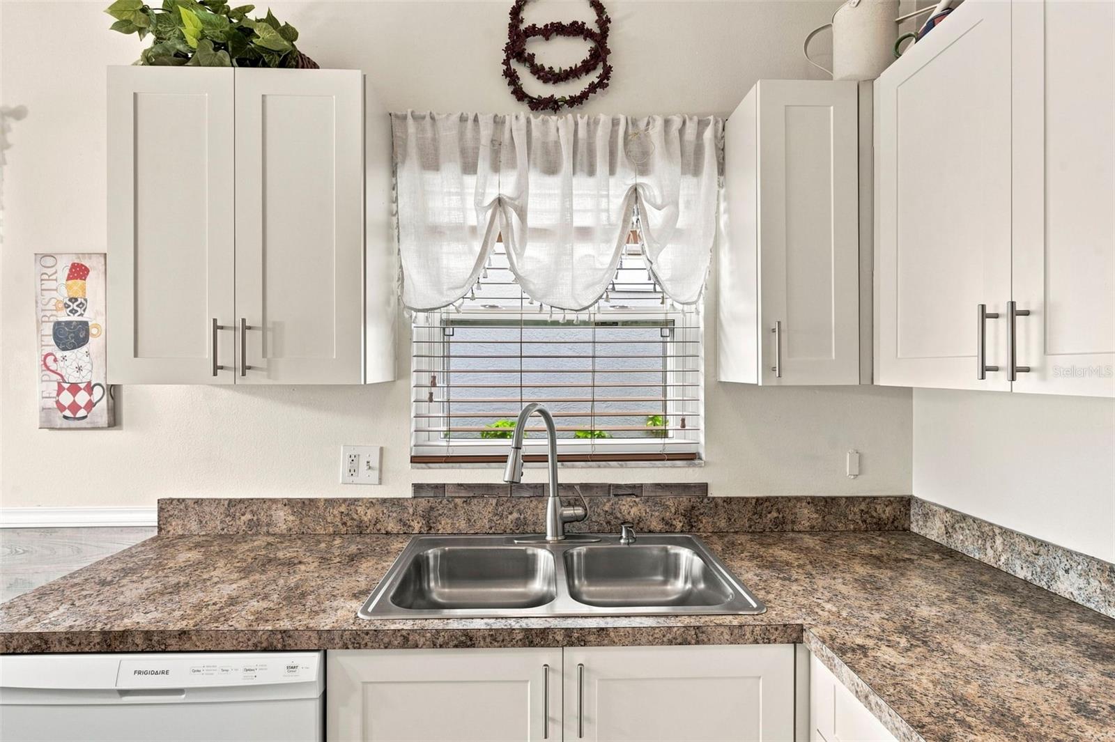 7637 BALHARBOUR DR — photo 16