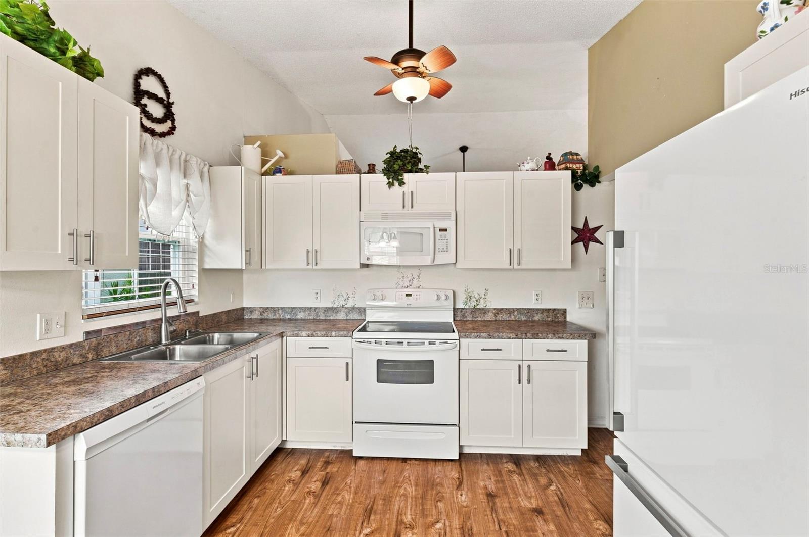 7637 BALHARBOUR DR — photo 2