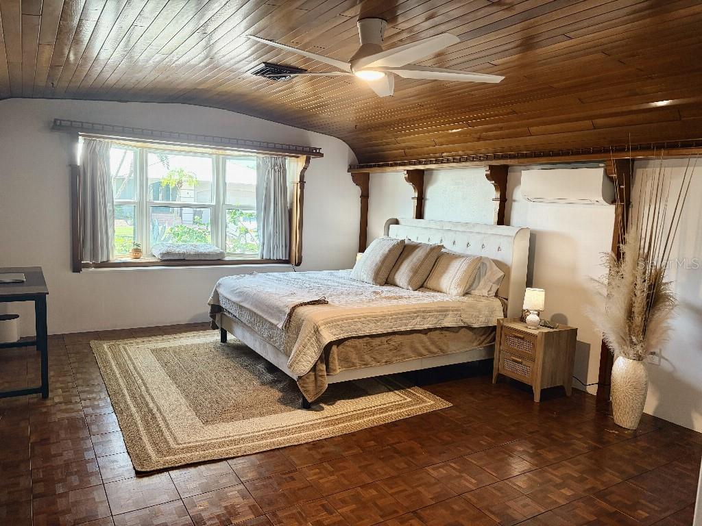 154 LOOKOUT POINT DR — photo 22