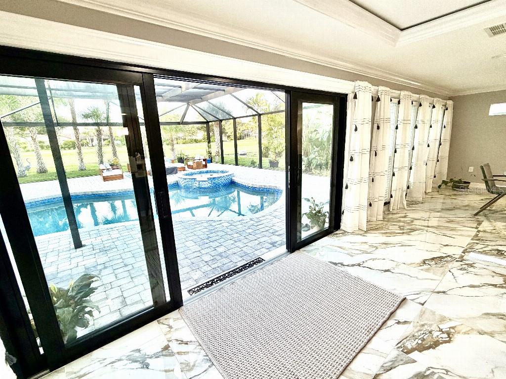 154 LOOKOUT POINT DR — photo 10