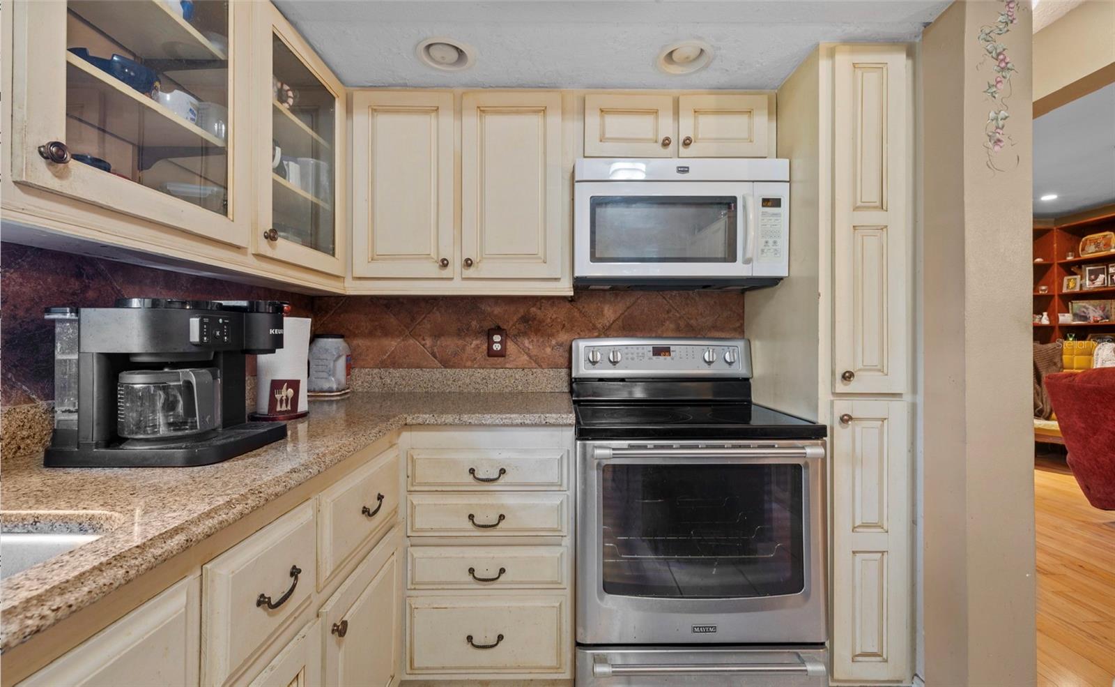 8602 N ROME AVE — photo 5