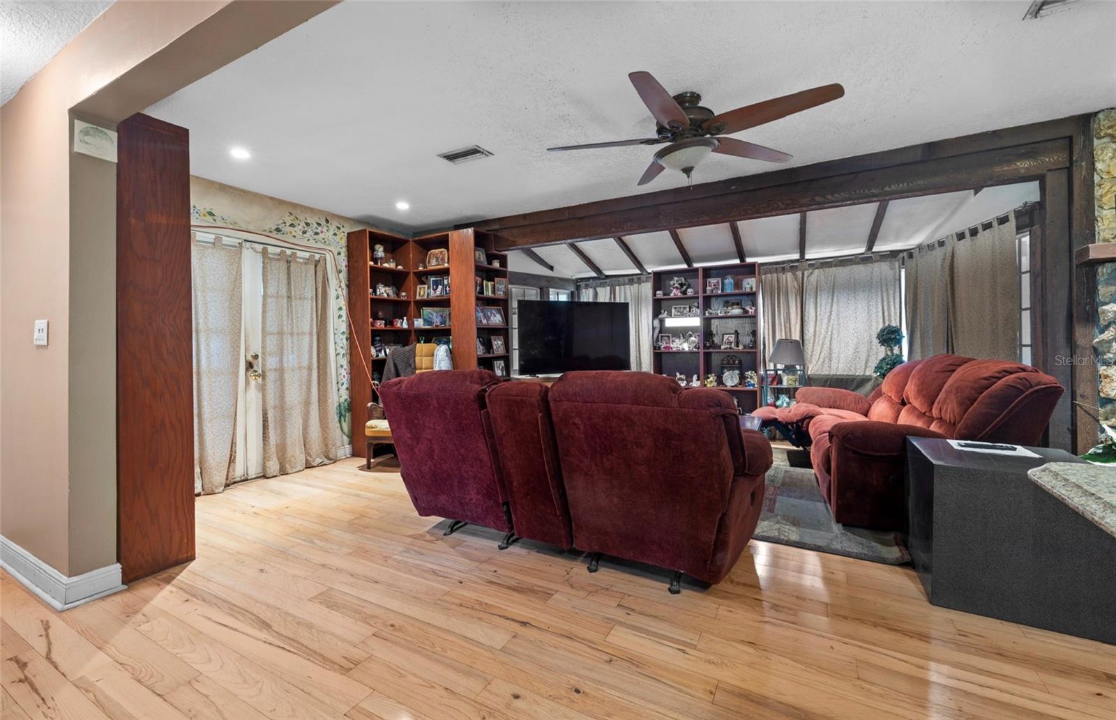 8602 N ROME AVE — photo 2