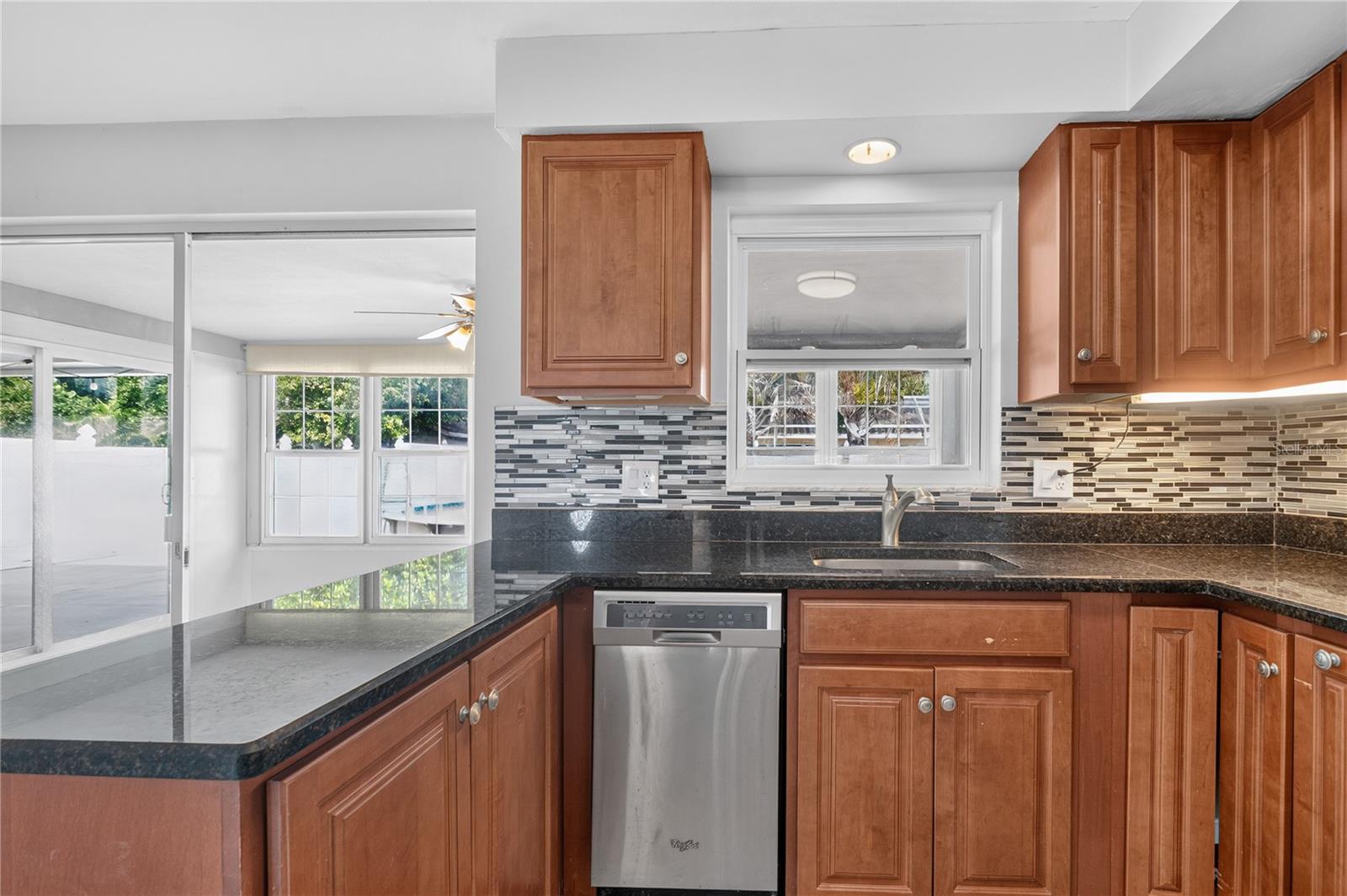 487 LAKE HILL LN — photo 15
