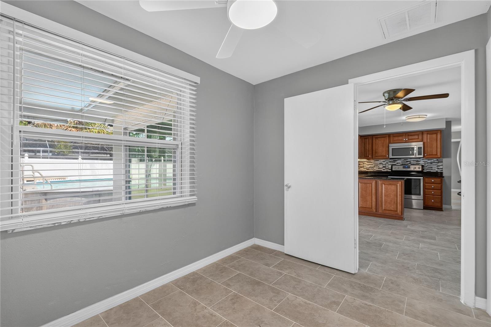 487 LAKE HILL LN — photo 23