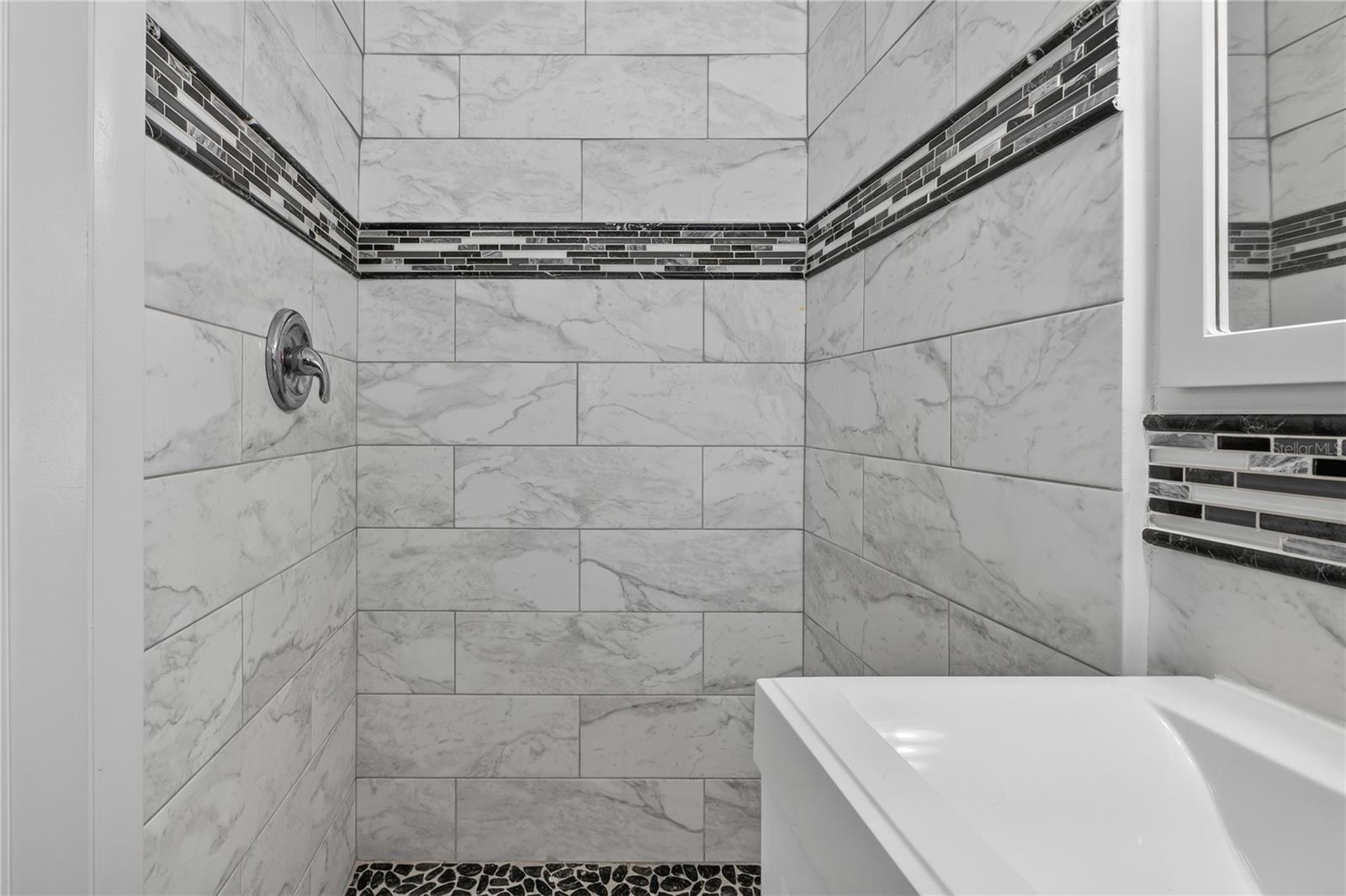 487 LAKE HILL LN — photo 25