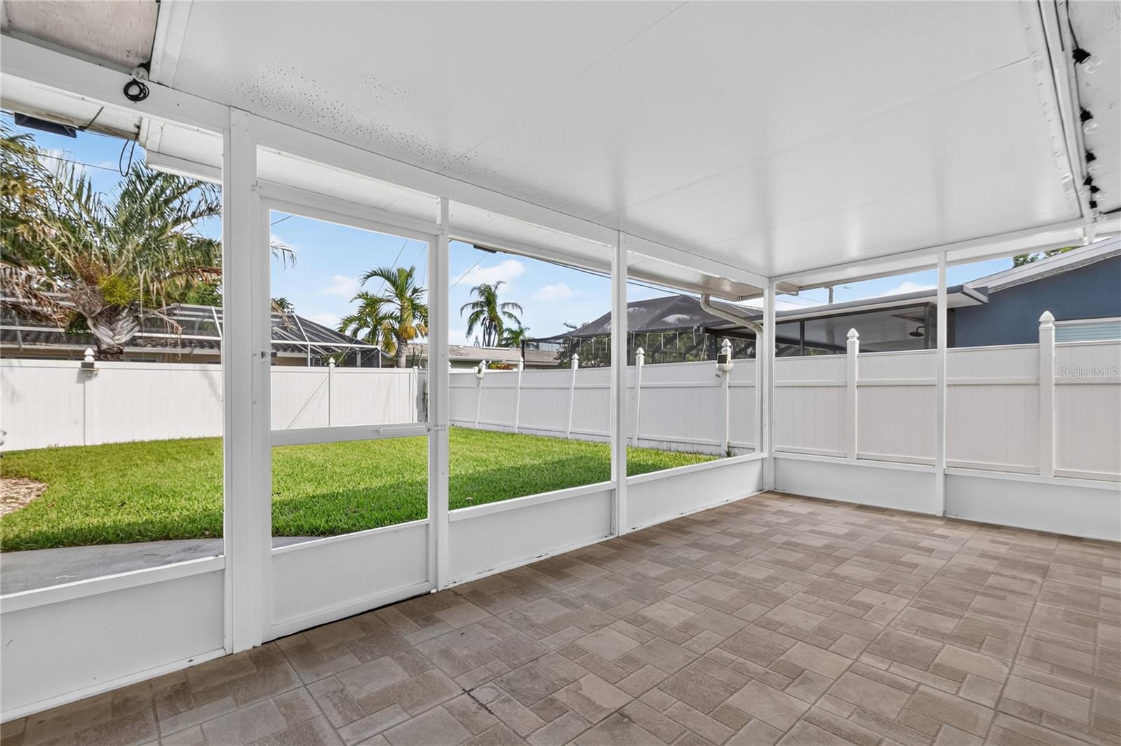 487 LAKE HILL LN — photo 28