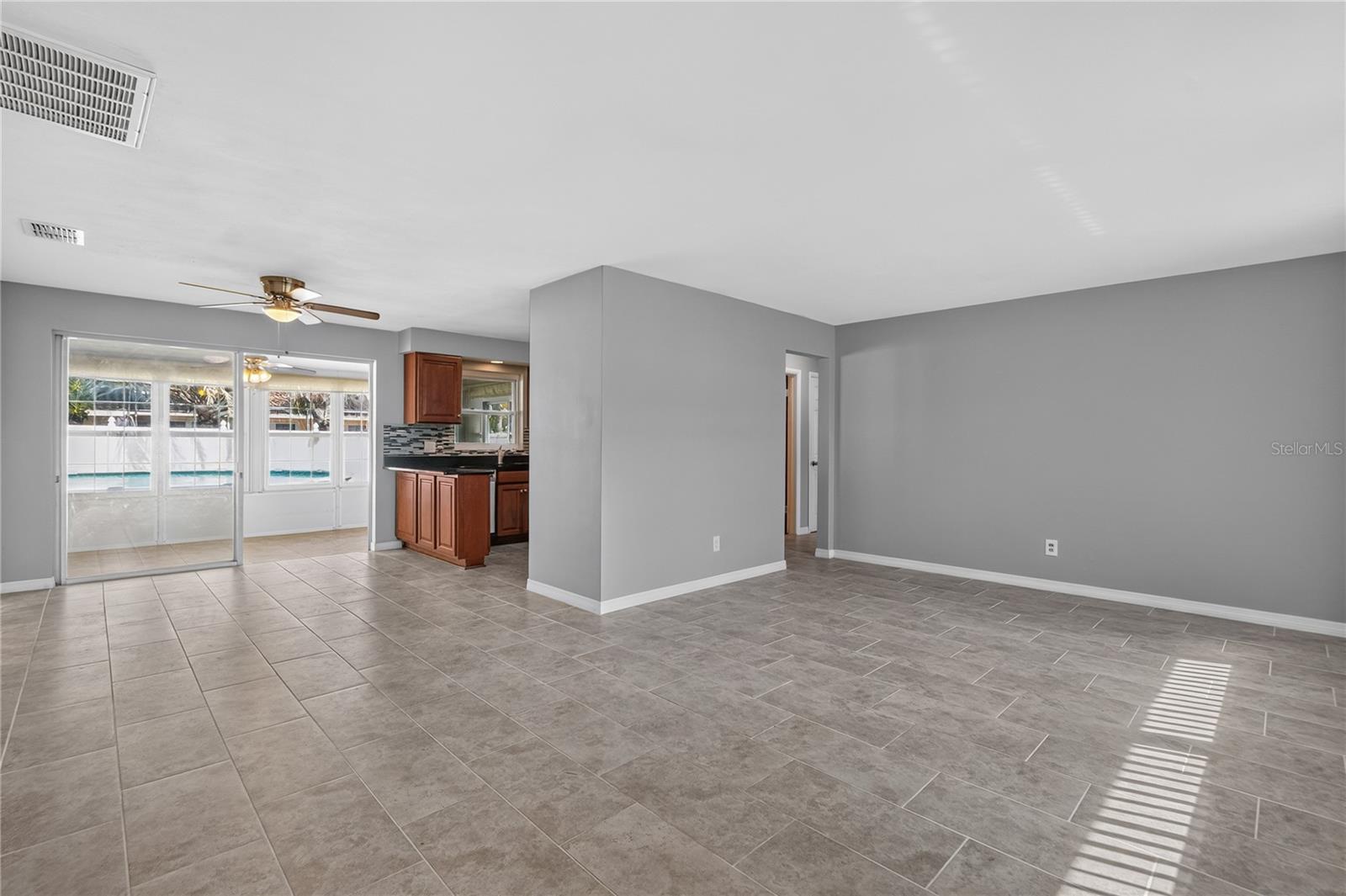 487 LAKE HILL LN — photo 9
