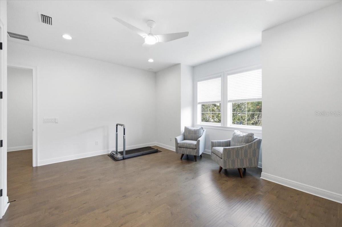 807 W KENTUCKY AVE — photo 16