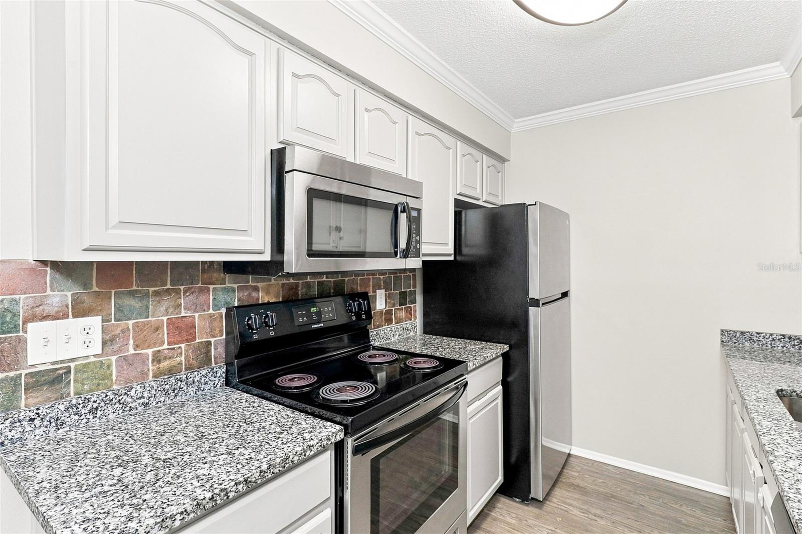 8305 AUTUMN OAK AVE — photo 8