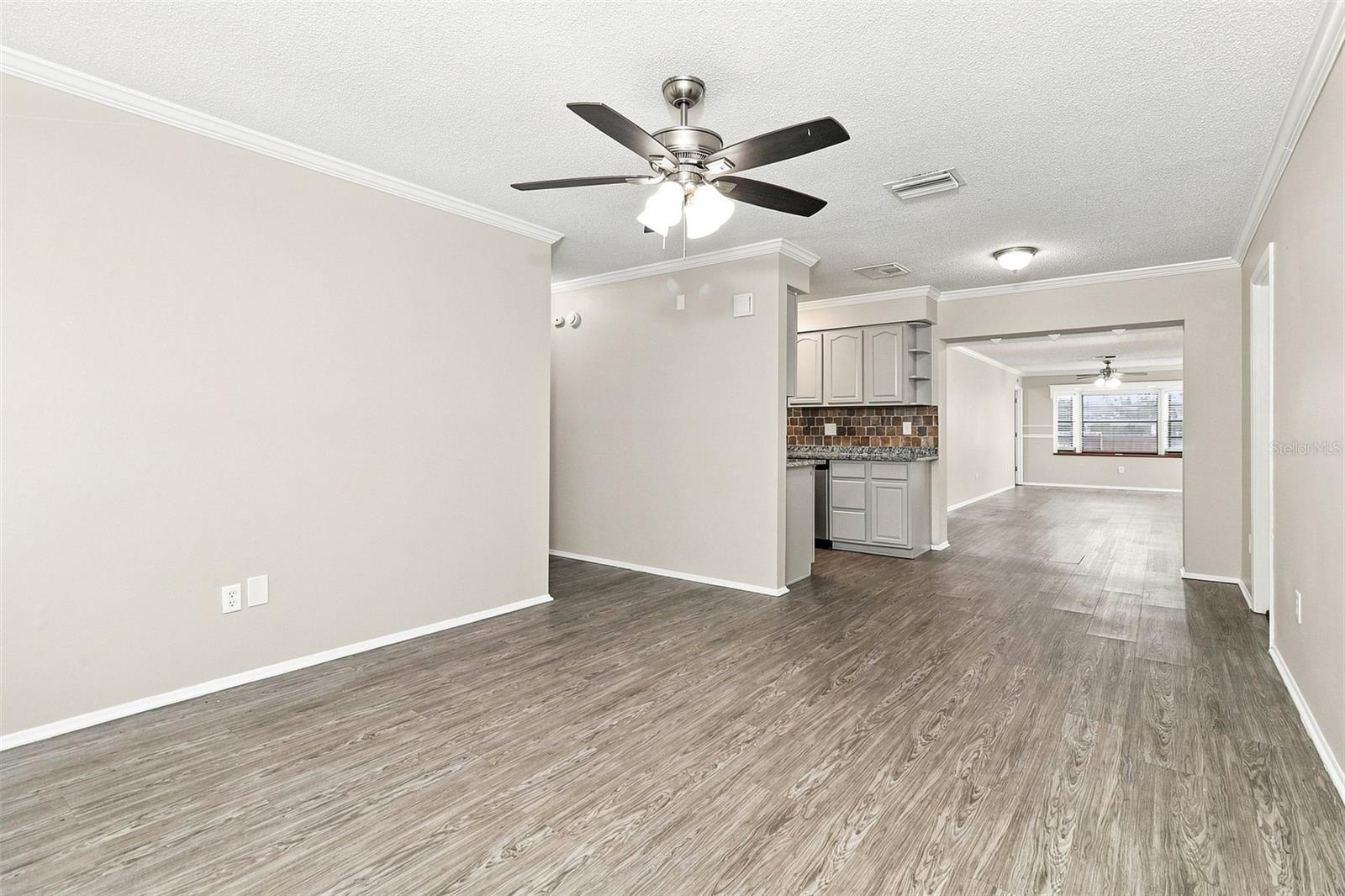 8305 AUTUMN OAK AVE — photo 2