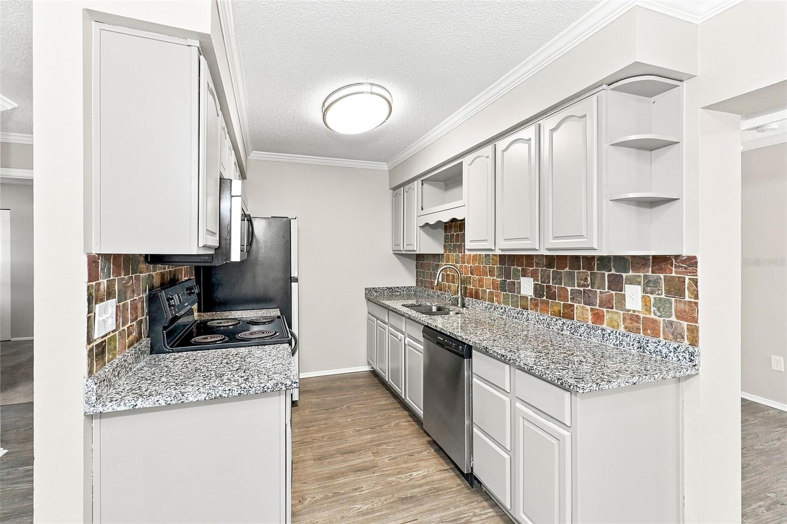8305 AUTUMN OAK AVE — photo 7