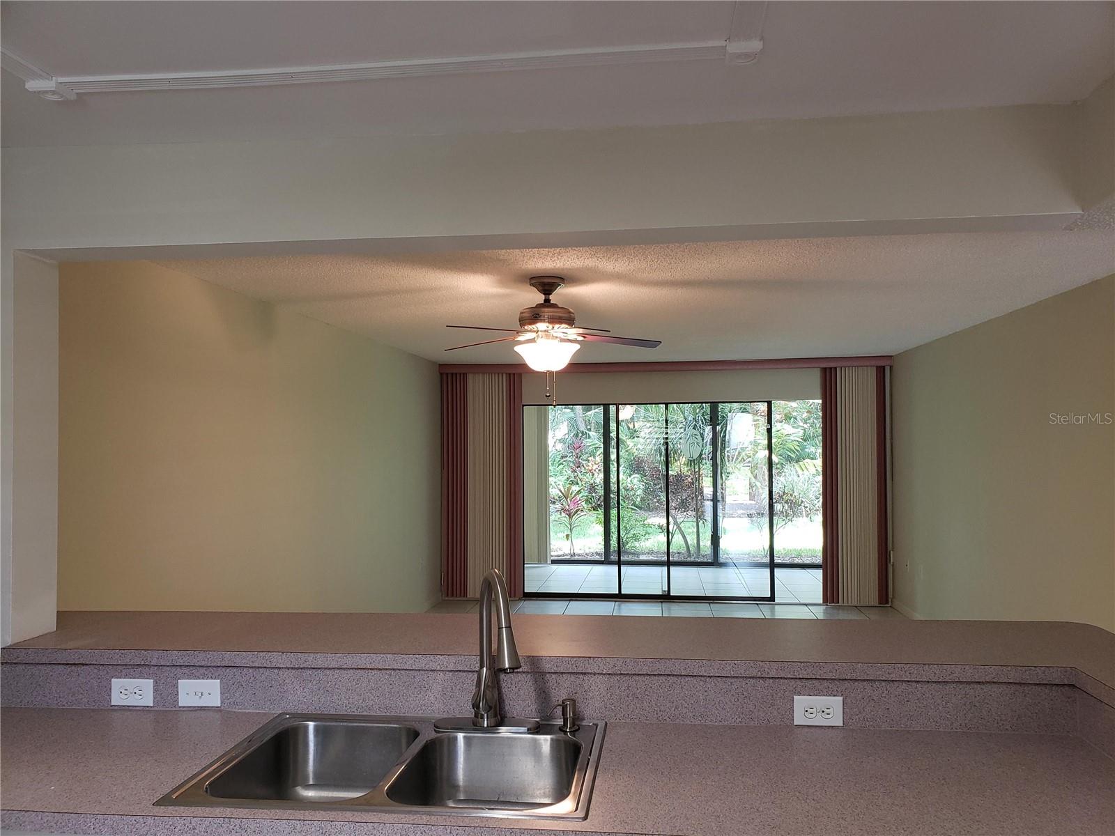 138 PINENEEDLE DR — photo 10