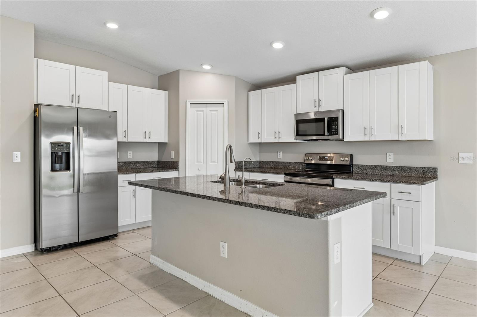 5404 BLUE AZURE DR — photo 8