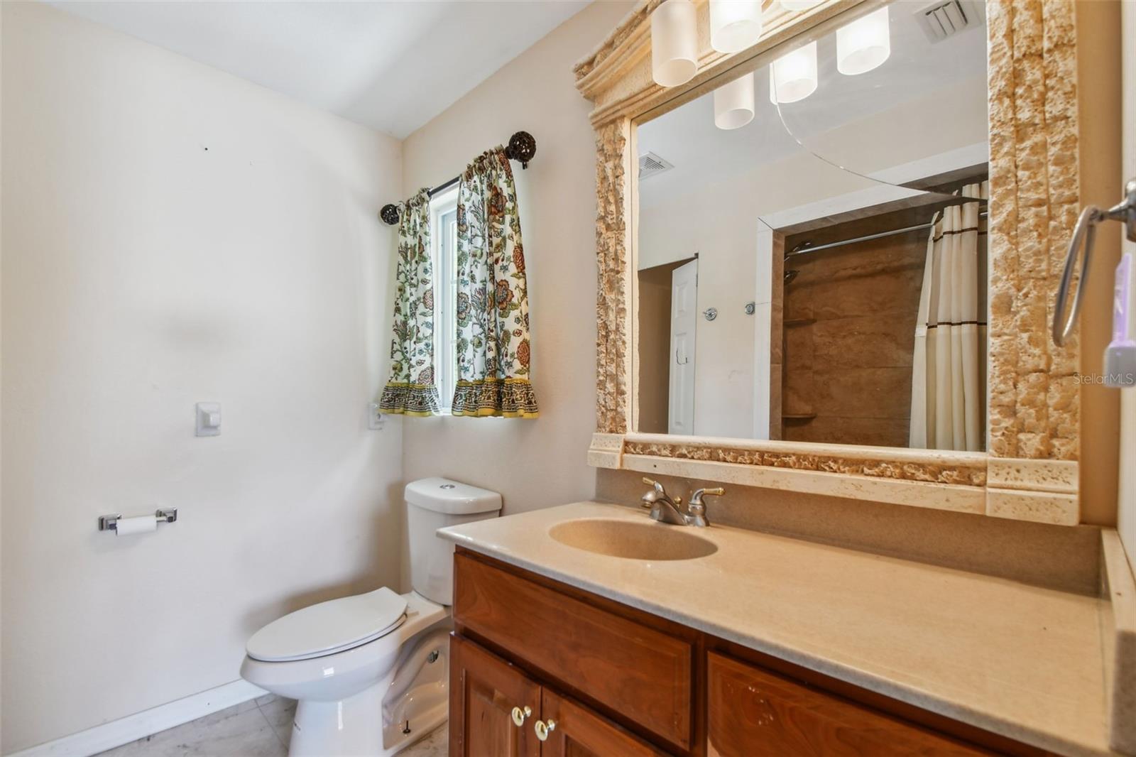 1377 S WASHINGTON AVE — photo 12