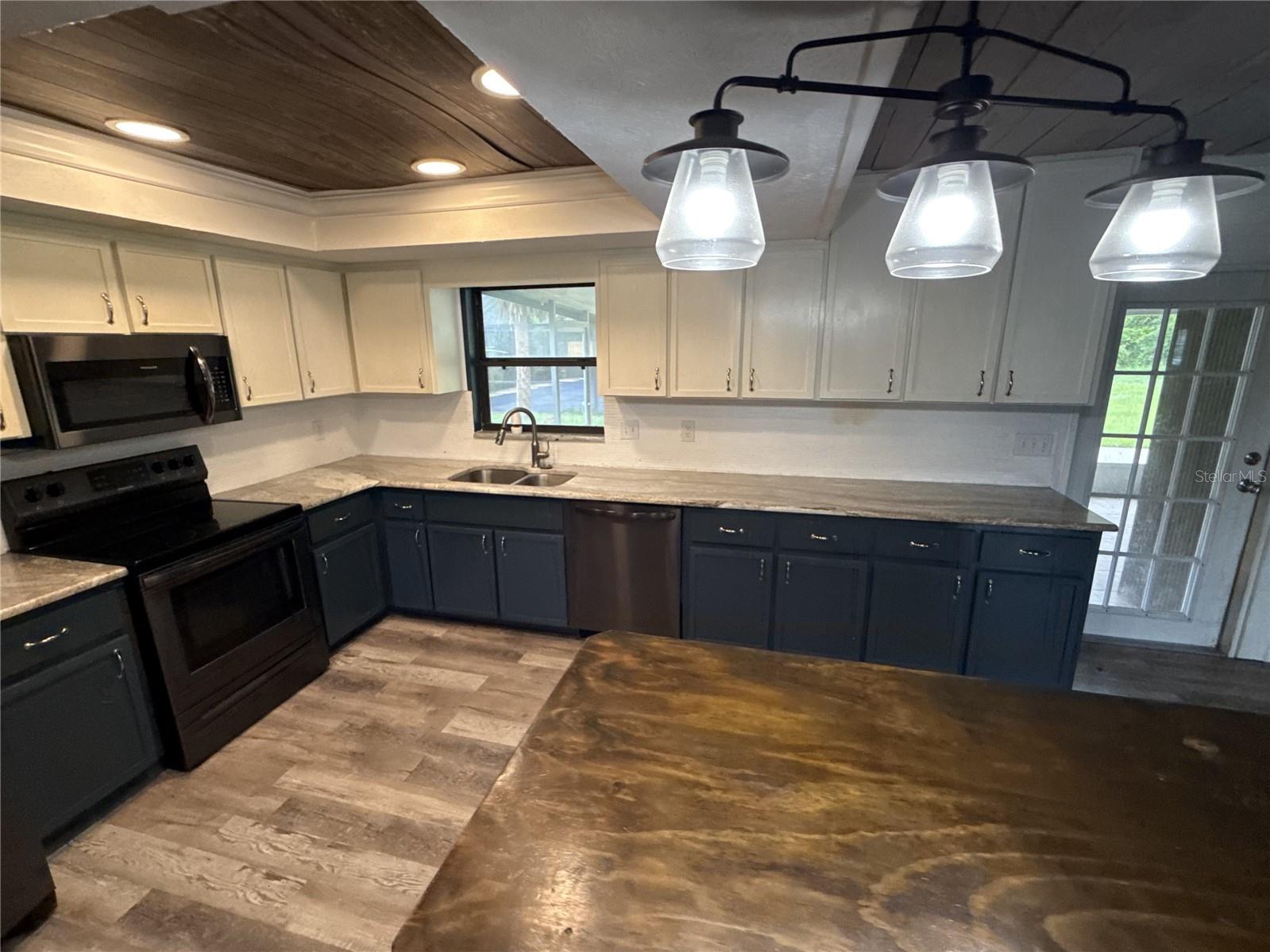 1806 N WATERMAN DR — photo 7