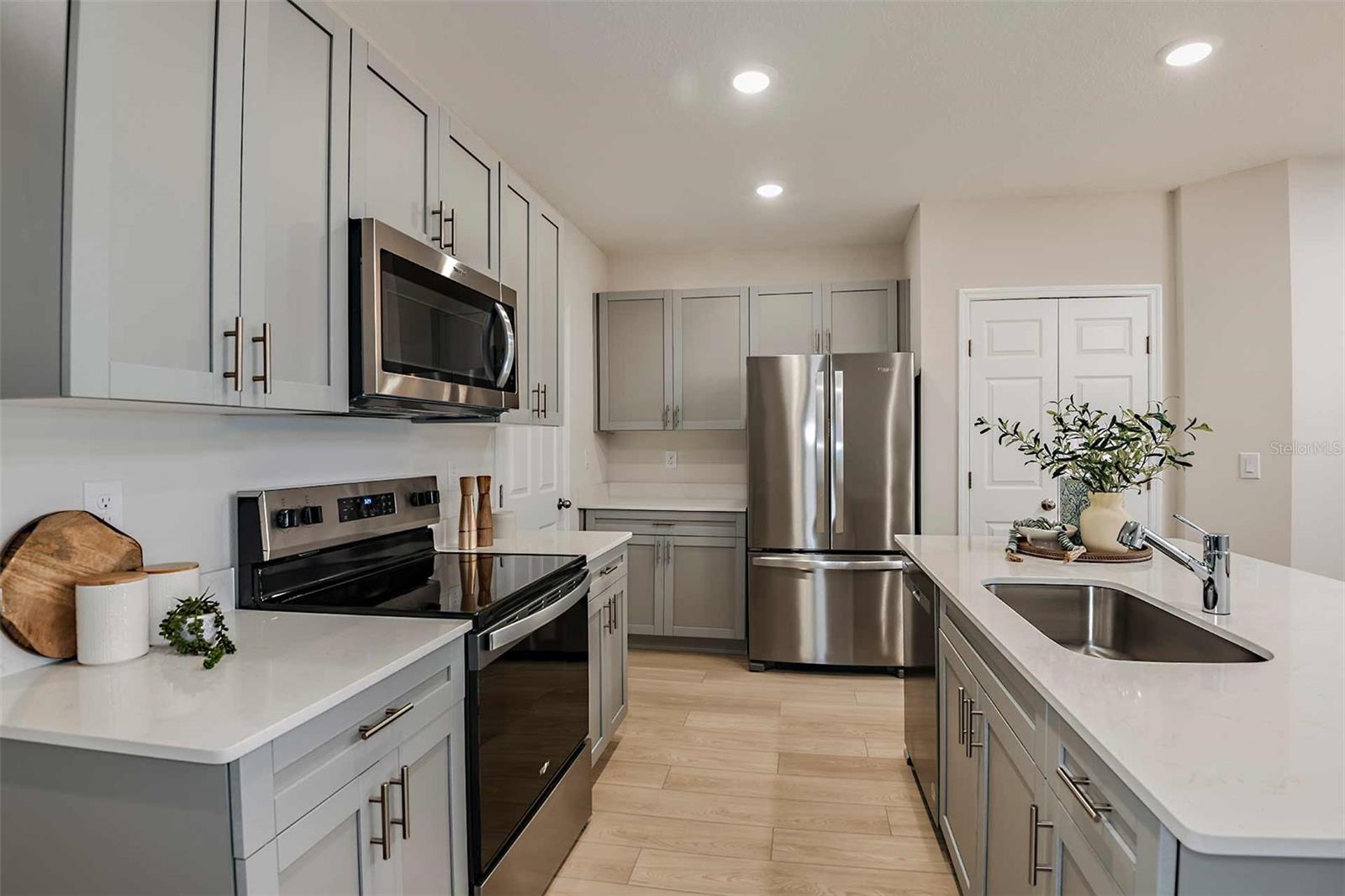 9885 PELICAN COAST DR — photo 10