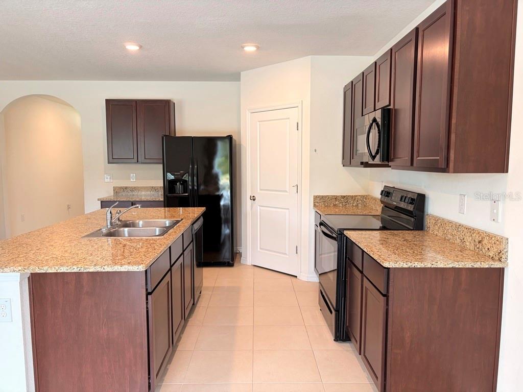 7060 SILVERADO RANCH BLVD — photo 4