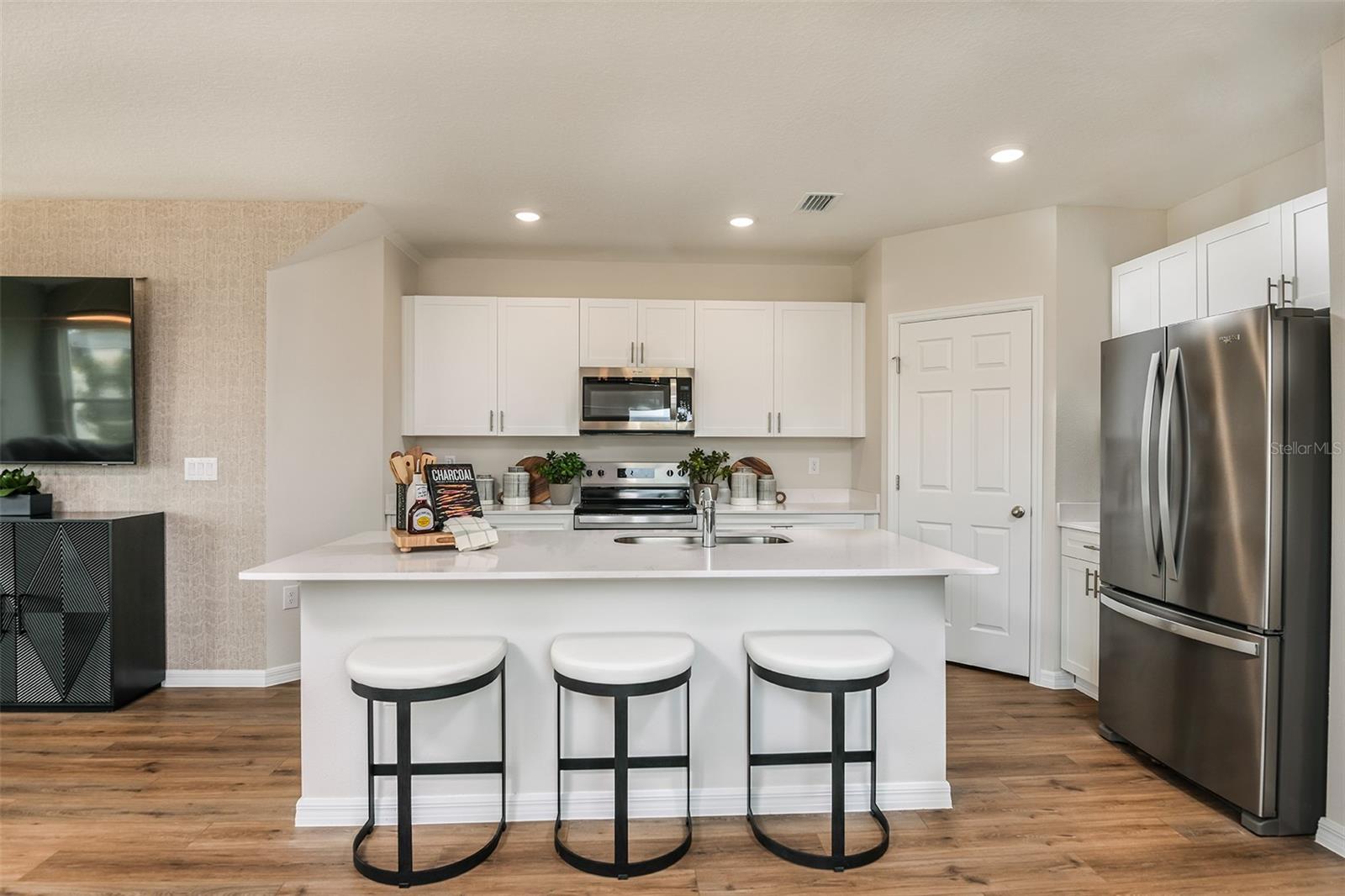 9889 PELICAN COAST DR — photo 2