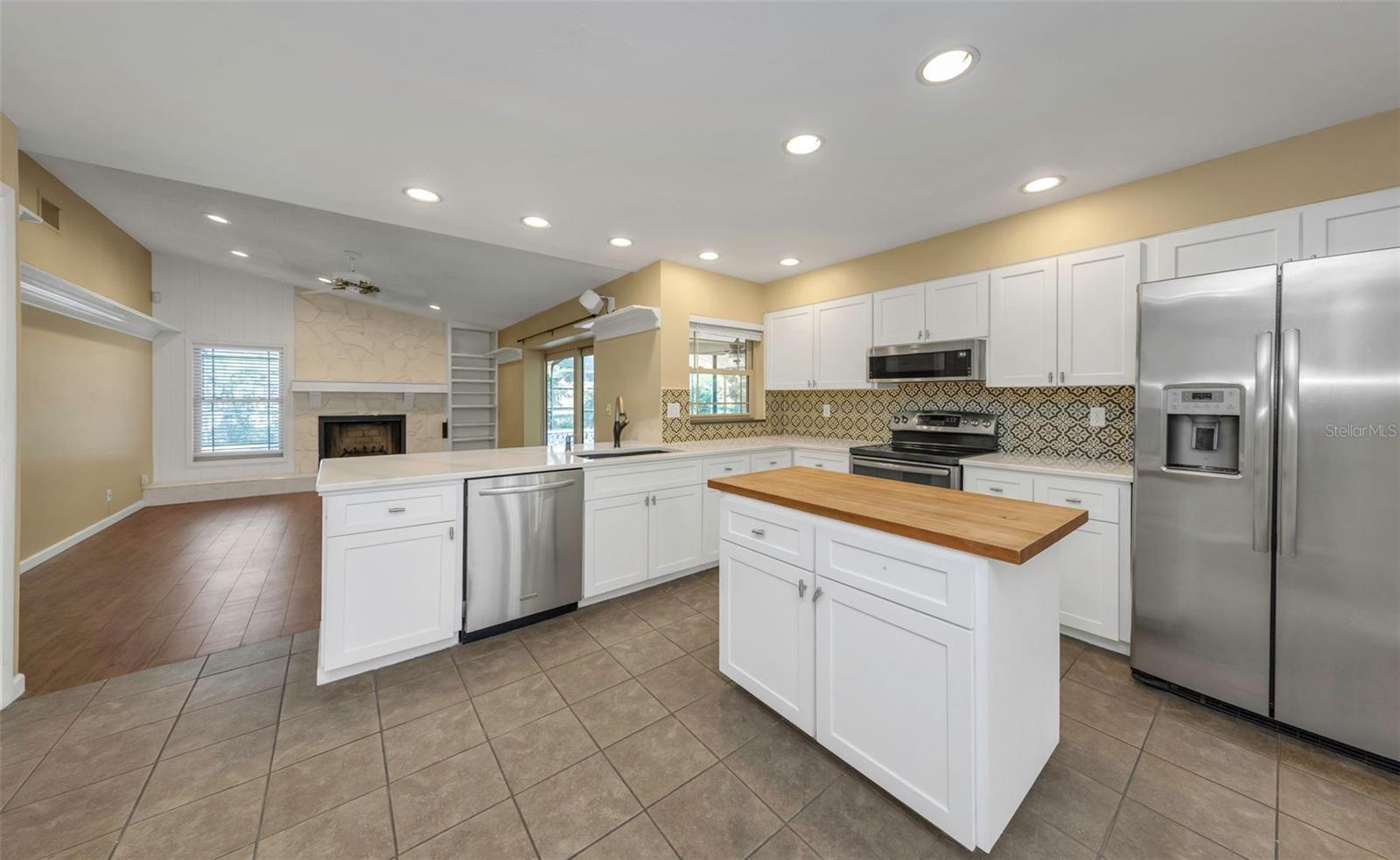 3582 FAIRWAY FOREST DR — photo 8