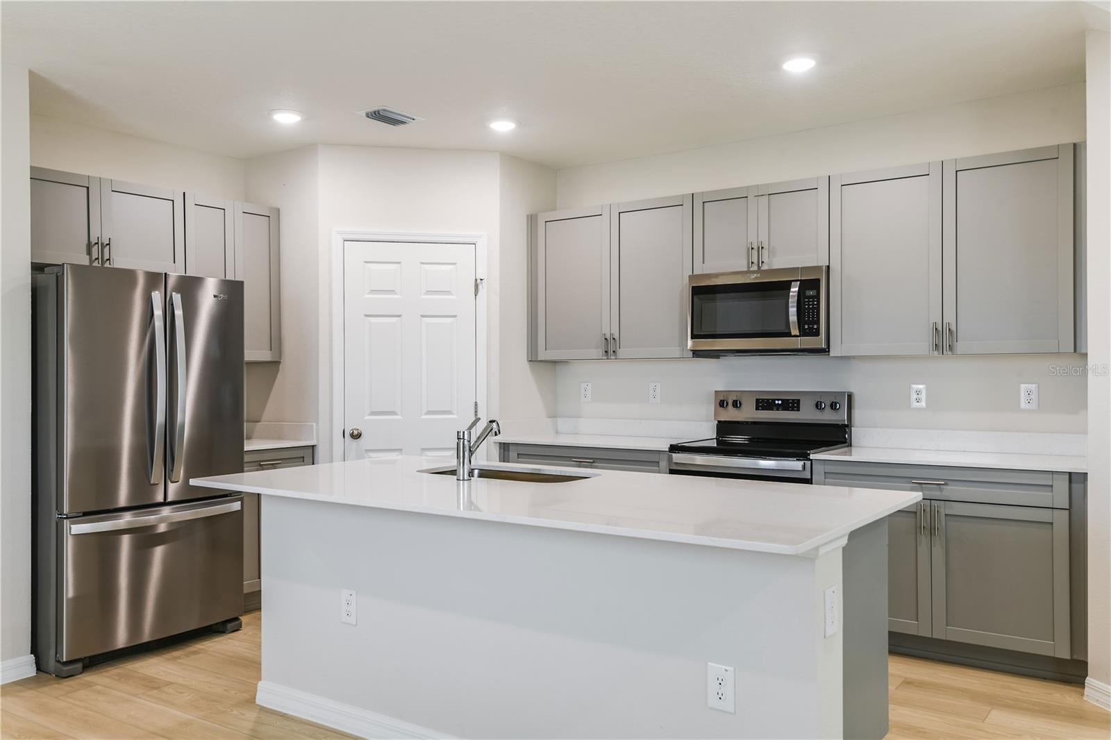 9867 PELICAN COAST DR — photo 2
