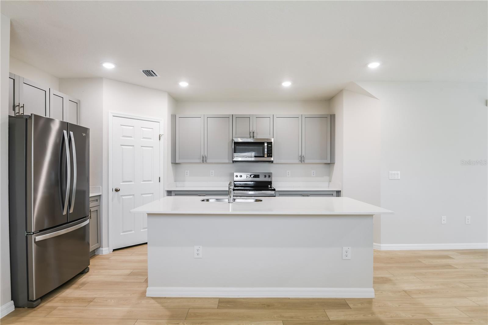 9867 PELICAN COAST DR — photo 11