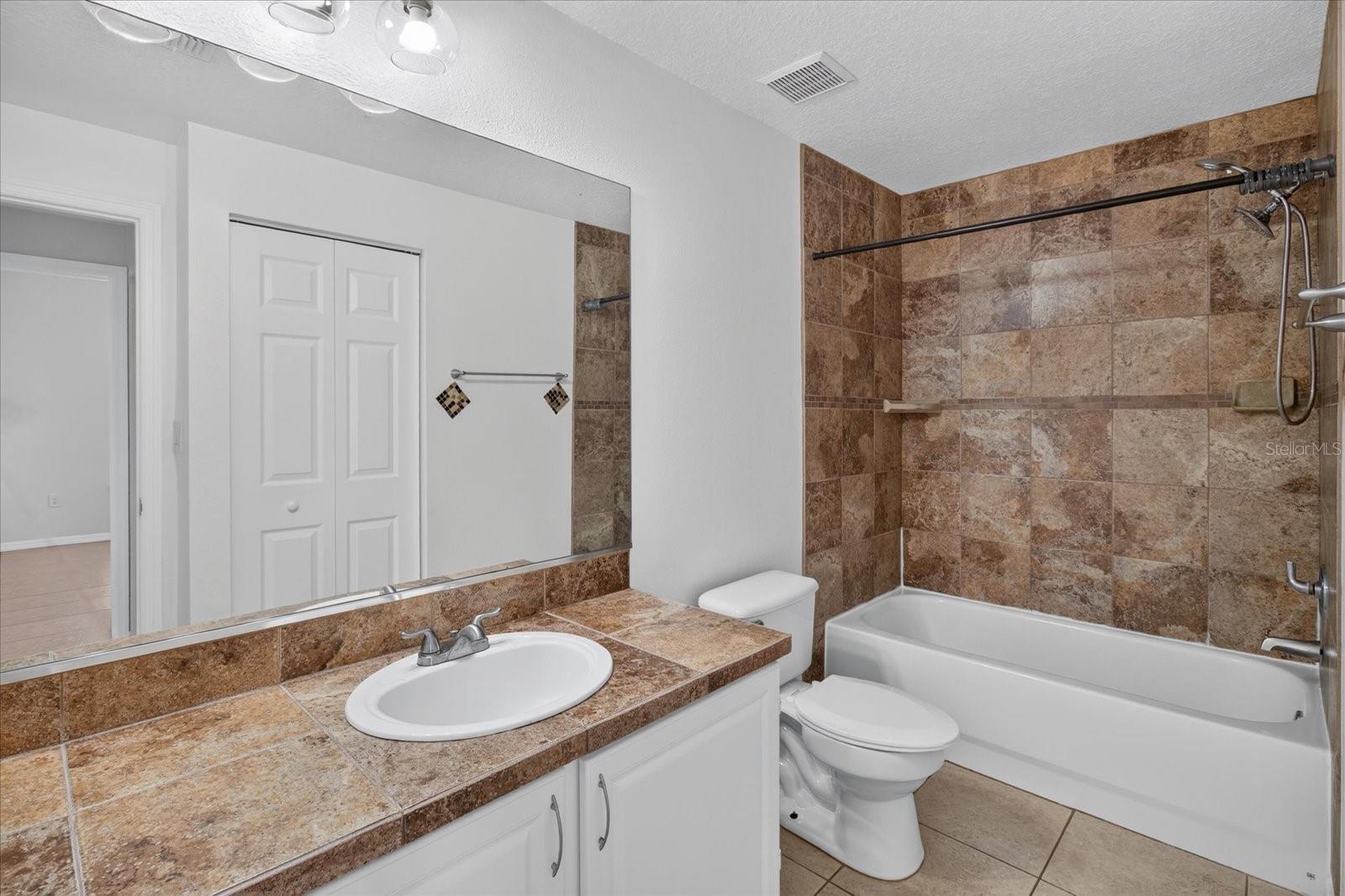 5608 PINNACLE HEIGHTS CIR #305 — photo 25
