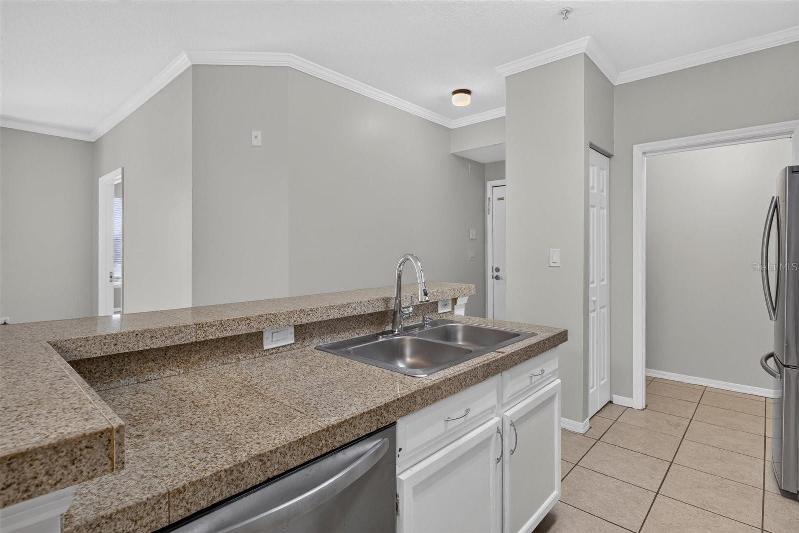 5608 PINNACLE HEIGHTS CIR #305 — photo 17