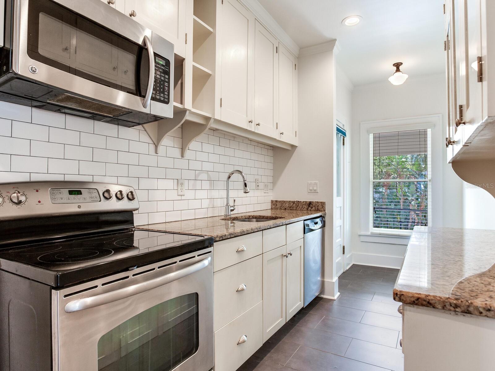 2114 W DEKLE AVE #4 — photo 5