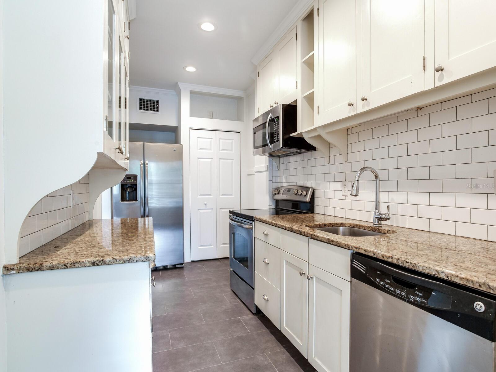 2114 W DEKLE AVE #4 — photo 6