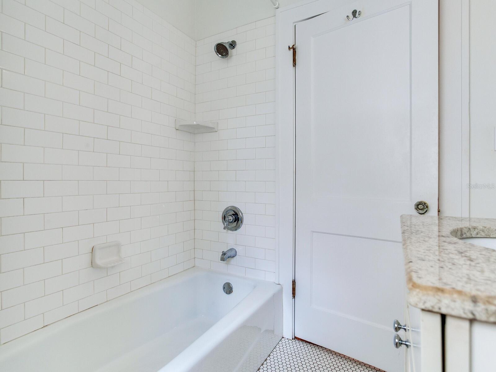 2114 W DEKLE AVE #4 — photo 19