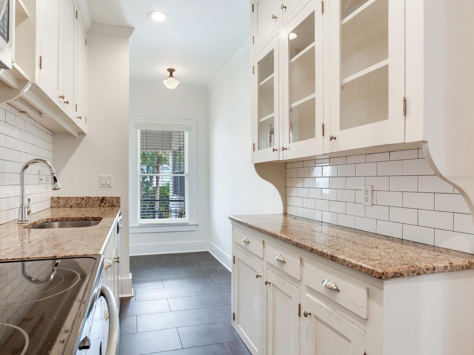 2114 W DEKLE AVE #4 — photo 4