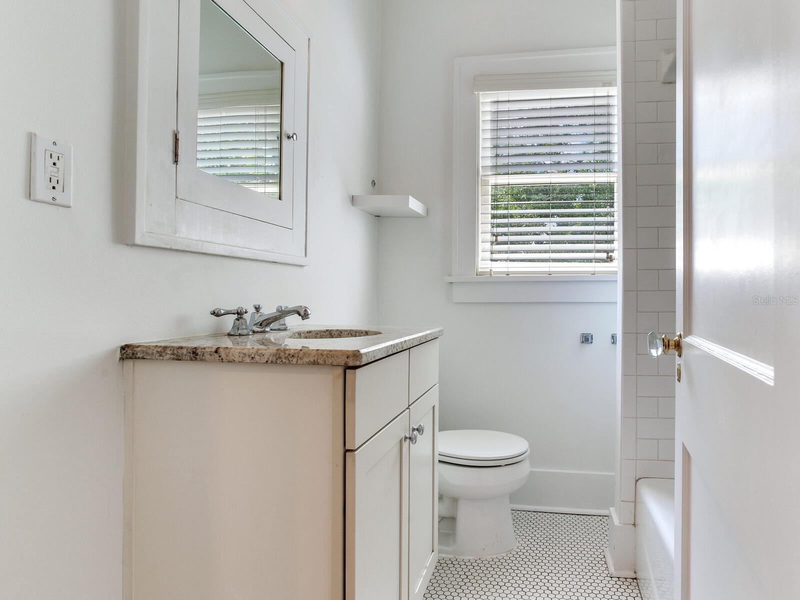 2114 W DEKLE AVE #4 — photo 18
