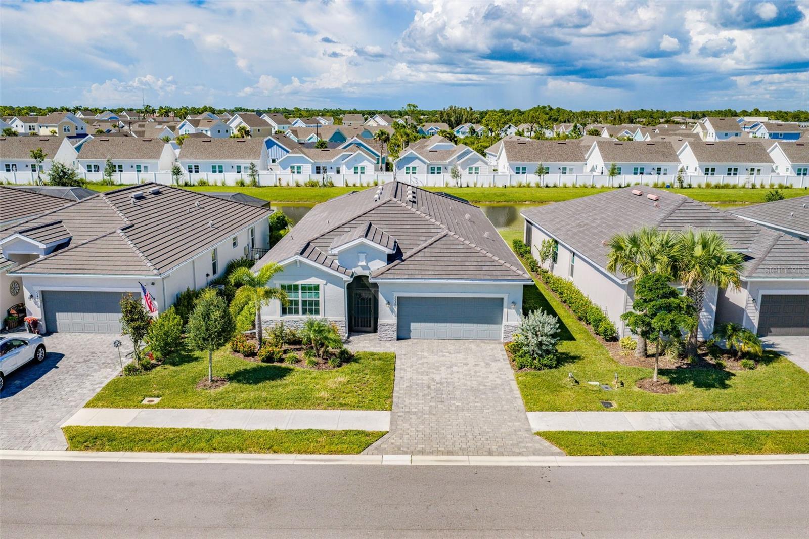 11390 BURGUNDY DR — photo 45