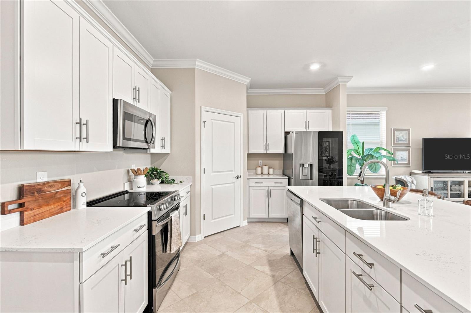 11390 BURGUNDY DR — photo 10