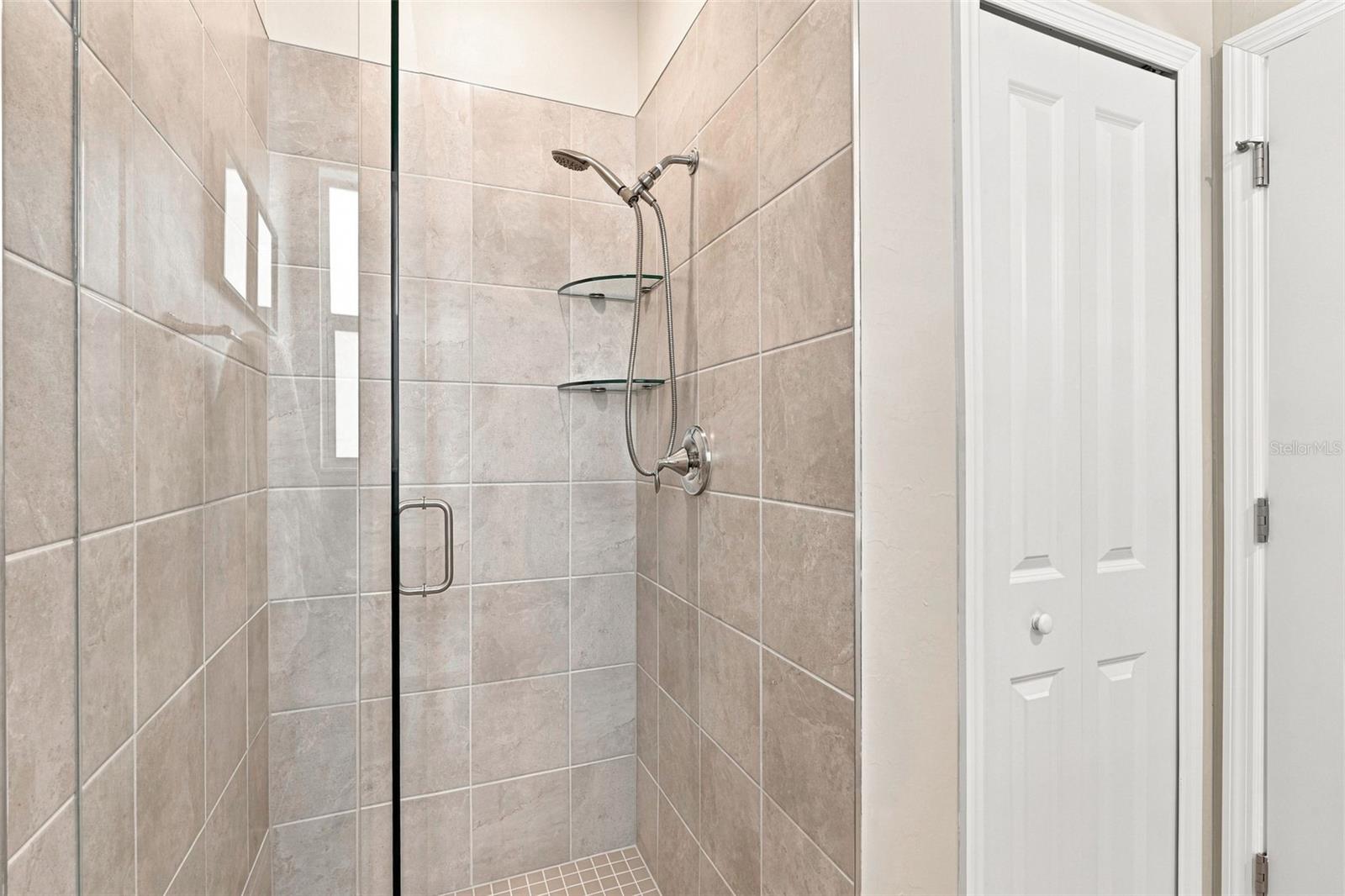 11390 BURGUNDY DR — photo 41