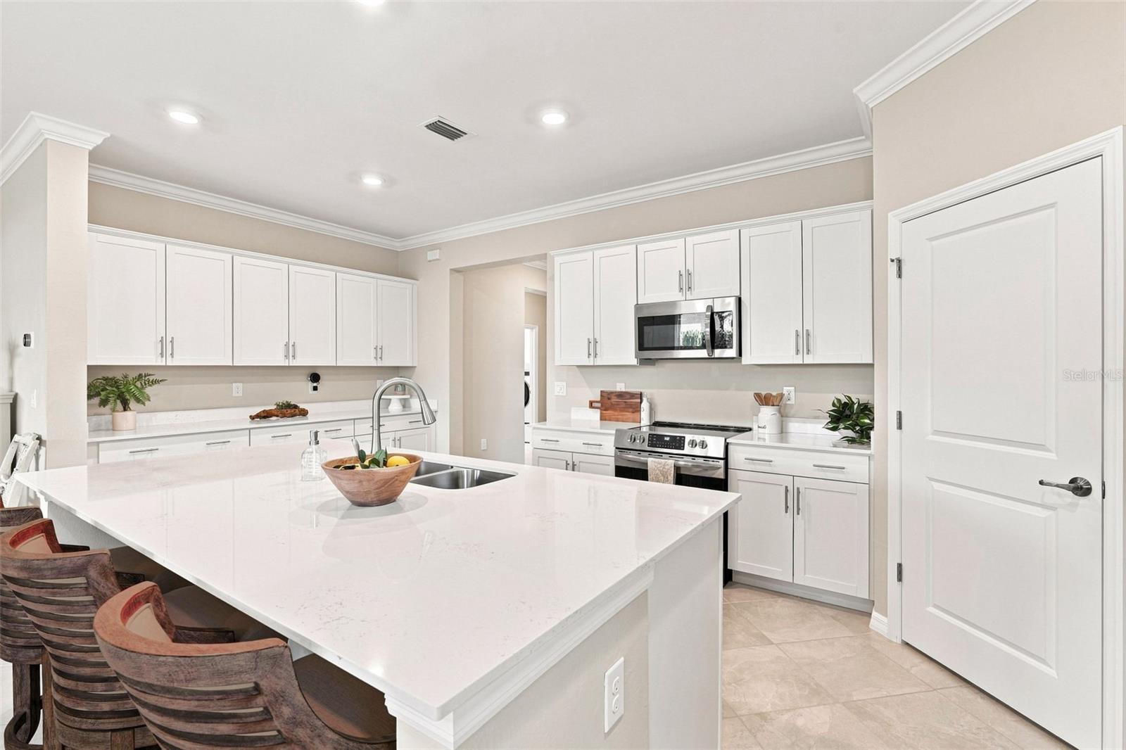 11390 BURGUNDY DR — photo 13