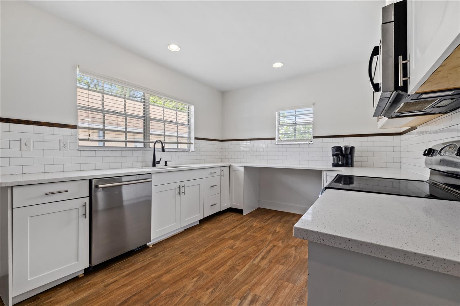 2202 N GLEN AVE — photo 10