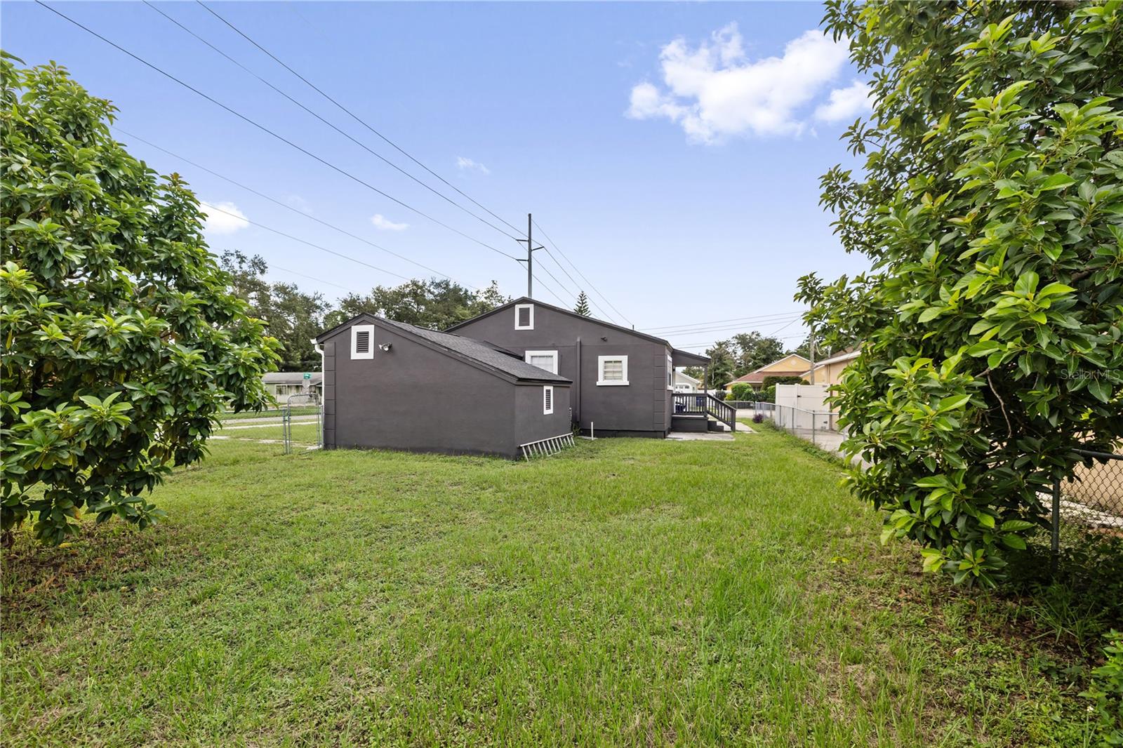 2202 N GLEN AVE — photo 18
