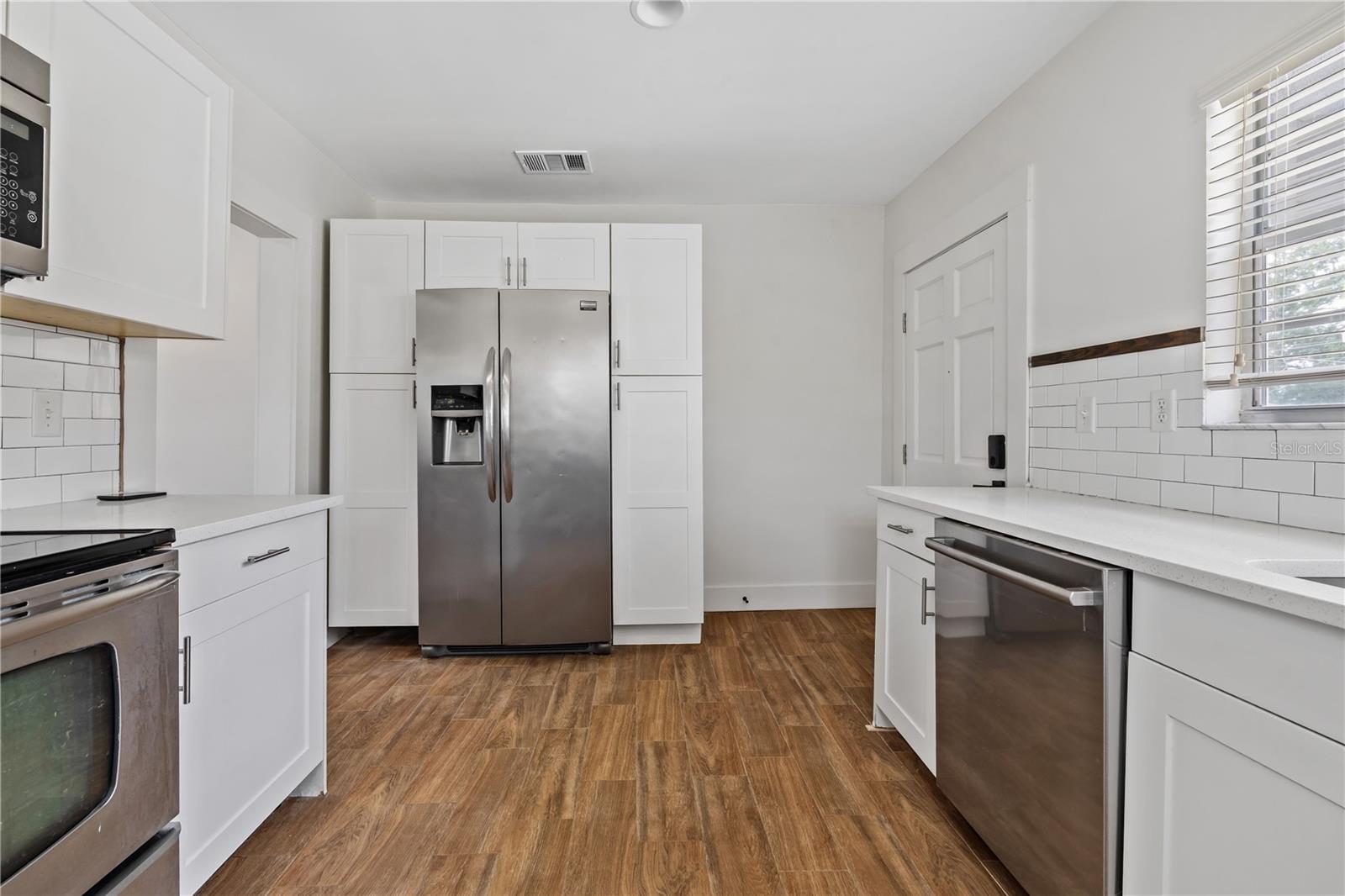 2202 N GLEN AVE — photo 9