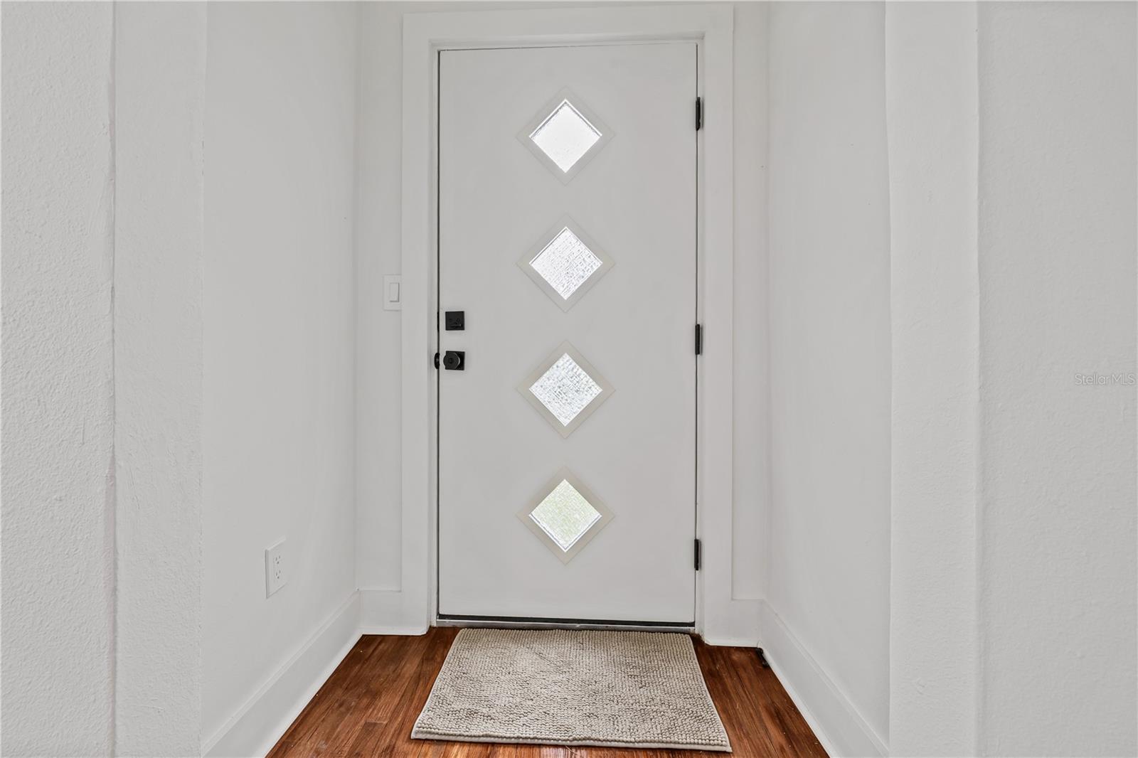 2202 N GLEN AVE — photo 3