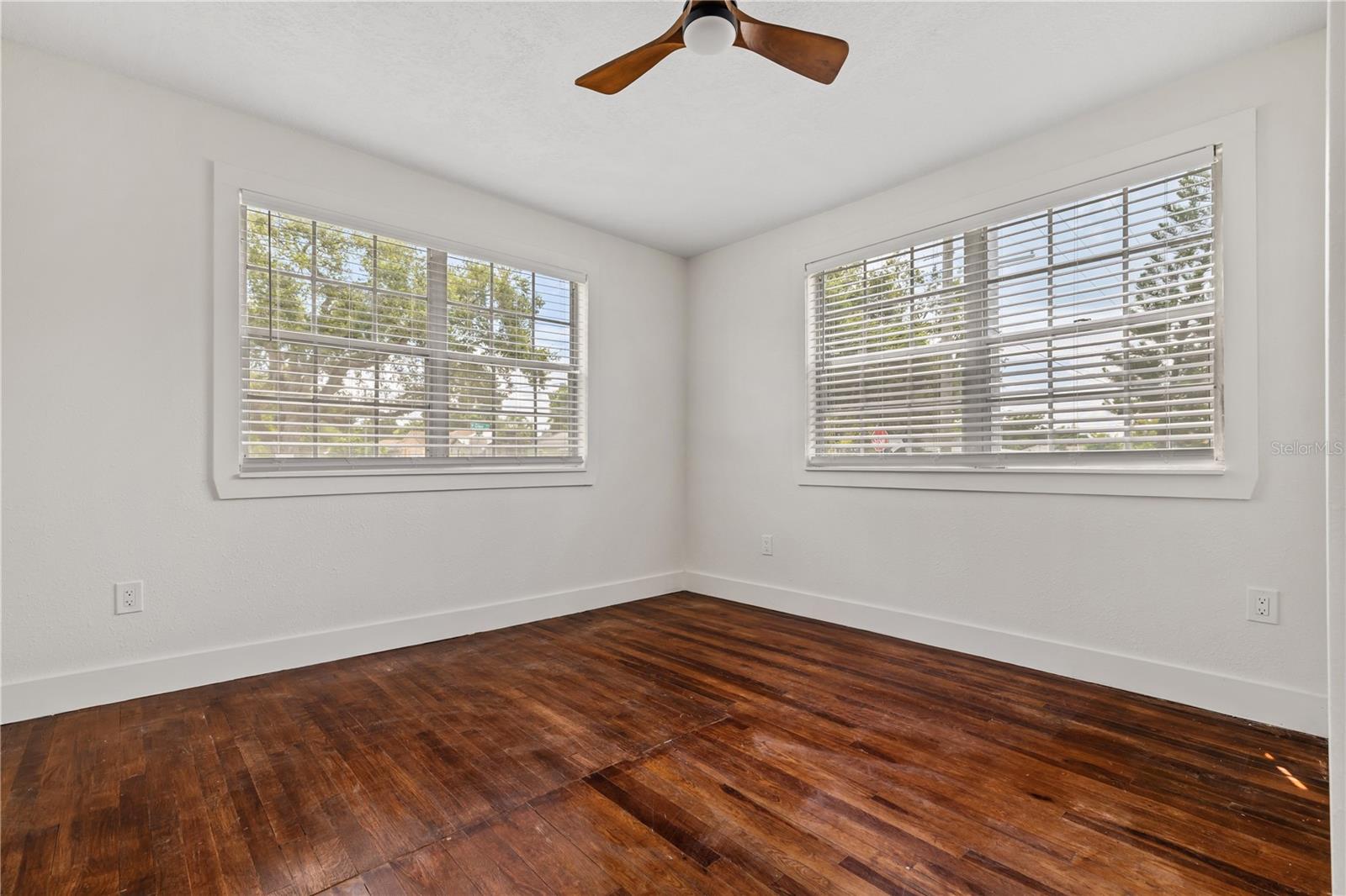 2202 N GLEN AVE — photo 11