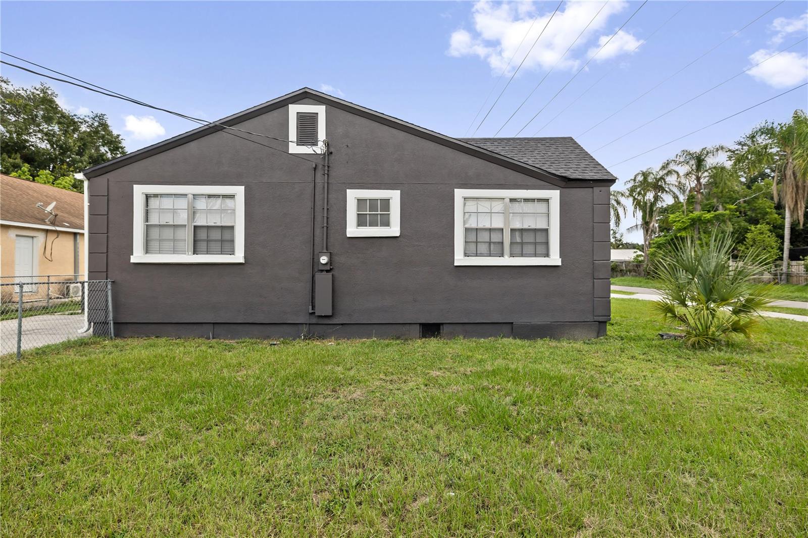 2202 N GLEN AVE — photo 17