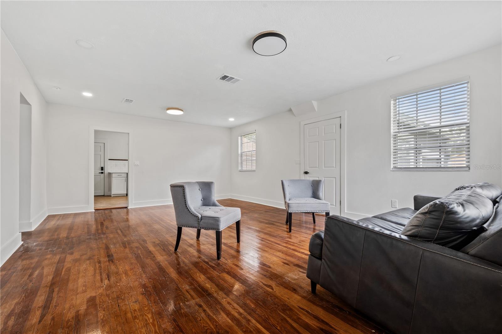 2202 N GLEN AVE — photo 4